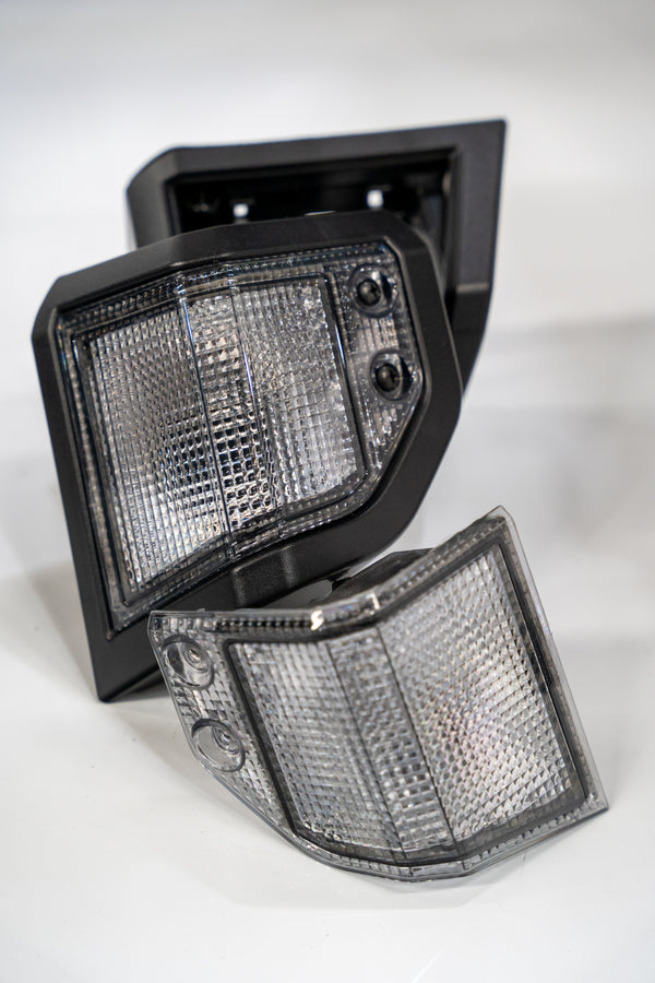 Budget friendly clear front indicator housing set for Toyota landcruiser 70 series.