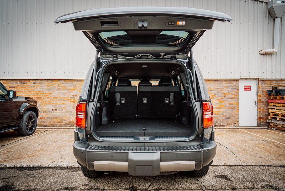 Prado 250 false floor 7 seat 