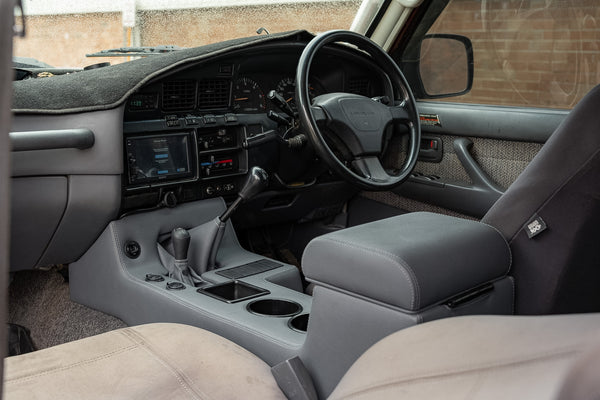 Manual full length console installed on a Toyota LandCruiser 80 series 